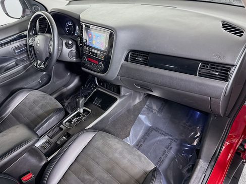 Used 2019 Mitsubishi Outlander SE image 30