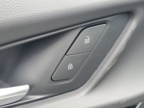 Used 2026 Chevrolet Equinox LT w/ Convenience Package II FWD image 9