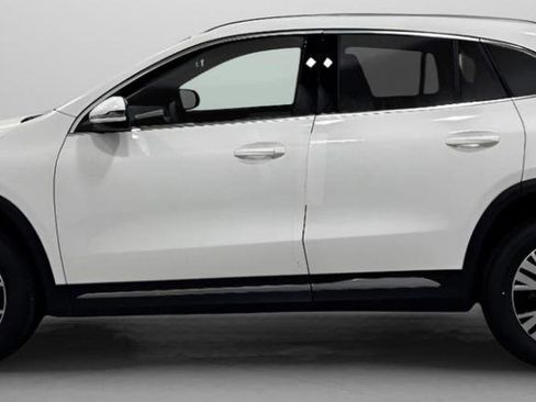 Used 2025 Mercedes-Benz GLA 250 4MATIC image 2