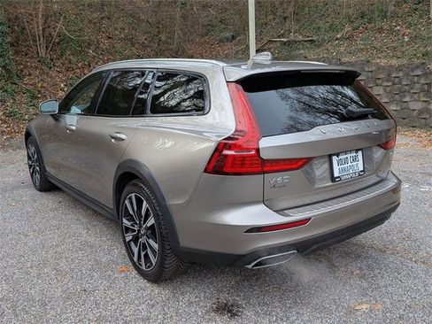 Used 2020 Volvo V60 T5 Cross Country w/ Protection Package Premier image 5