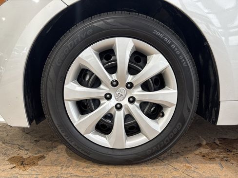 Certified 2025 Toyota Corolla LE image 10