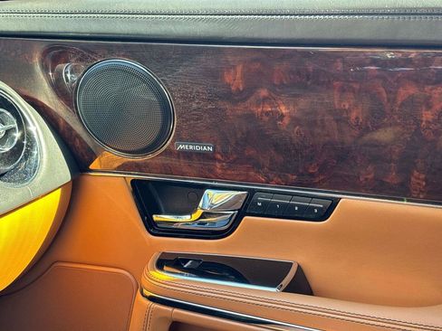 Used 2013 Jaguar XJ image 28