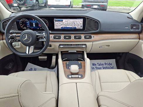 Used 2025 Mercedes-Benz GLS 450 4MATIC image 10