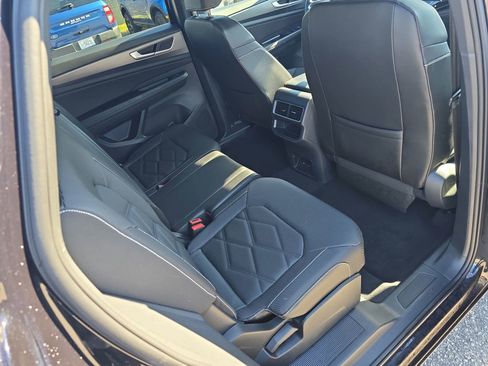 Used 2024 Volkswagen Atlas Cross Sport SE AWD/4WD image 12