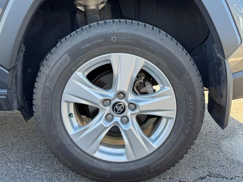 Used 2021 Toyota RAV4 XLE w/ Convenience Package image 5