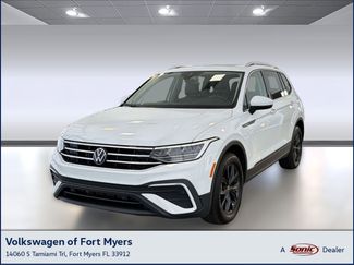 Used 2024 Volkswagen Tiguan SE w/ Panoramic Sunroof Package video 1
