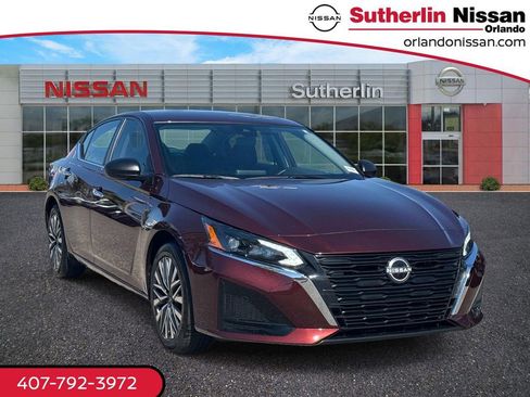 Certified 2025 Nissan Altima 2.5 SV FWD image 1