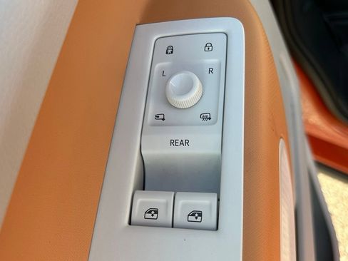 Used 2025 Volkswagen ID. Buzz 1st Edition AWD/4WD image 20