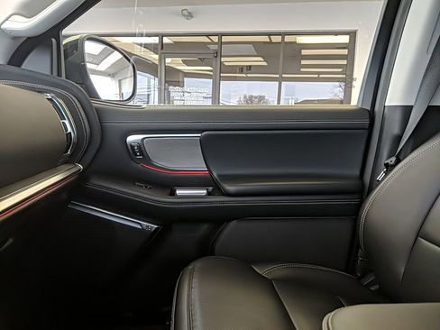 Certified 2025 Ford Expedition Max Platinum image 28