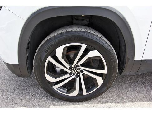 Used 2022 Volkswagen Atlas Cross Sport SE FWD image 31