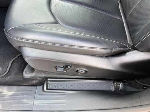 Used 2025 Chrysler Pacifica Select FWD image 14