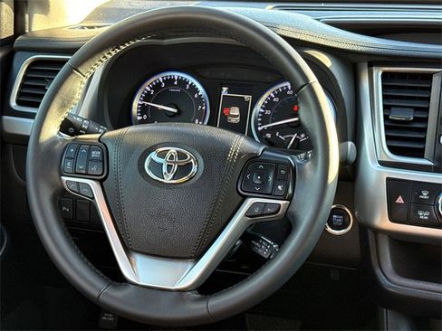 Used 2019 Toyota Highlander Limited image 14