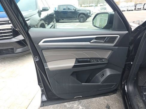 Used 2021 Volkswagen Atlas Cross Sport SE w/ Panoramic Sunroof Package image 11