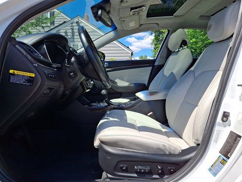Used 2016 Kia Cadenza Limited FWD image 22