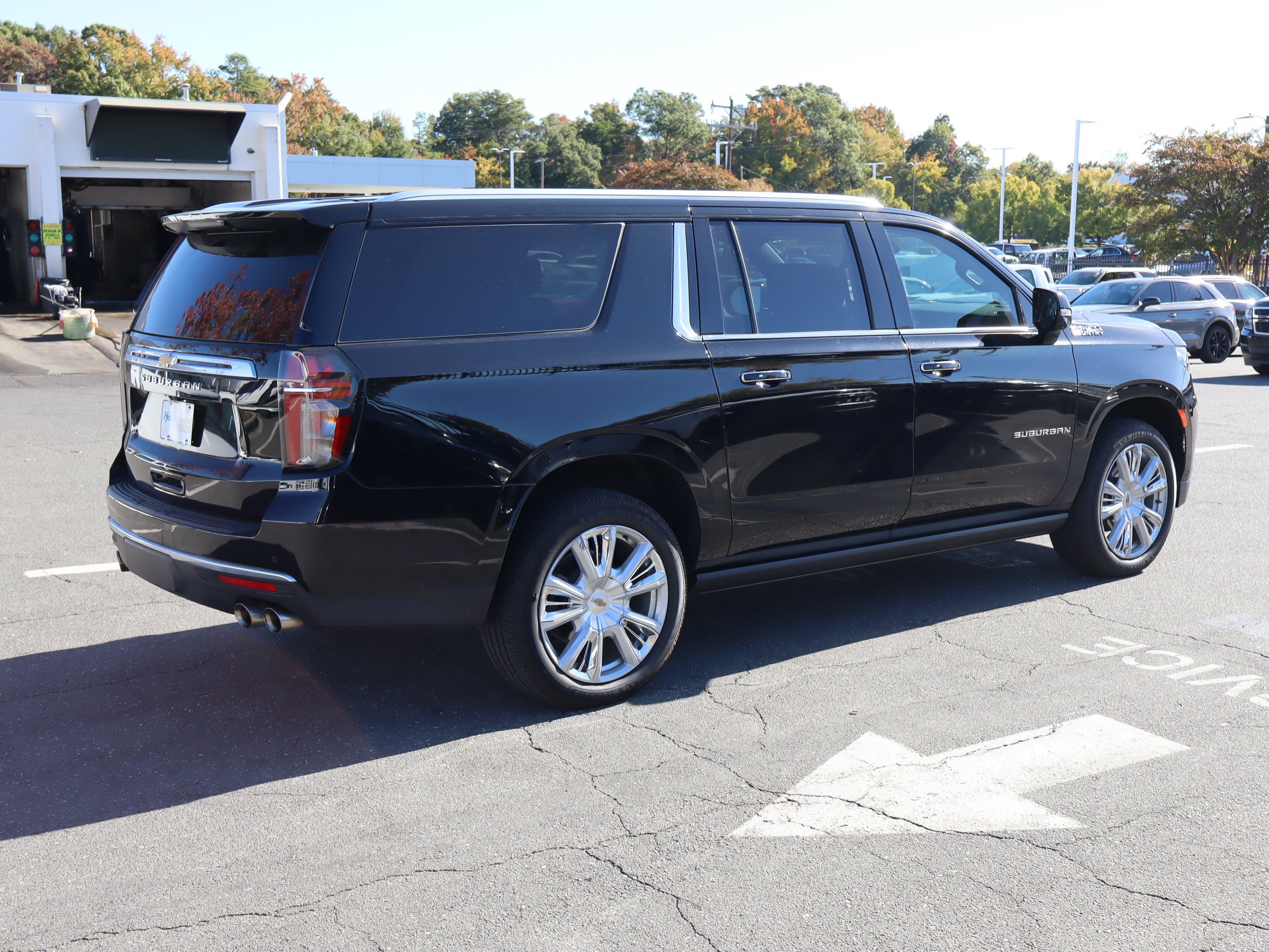 Used 2024 Chevrolet Suburban High Country w/ Advanced Technology Package AWD/4WD image 10