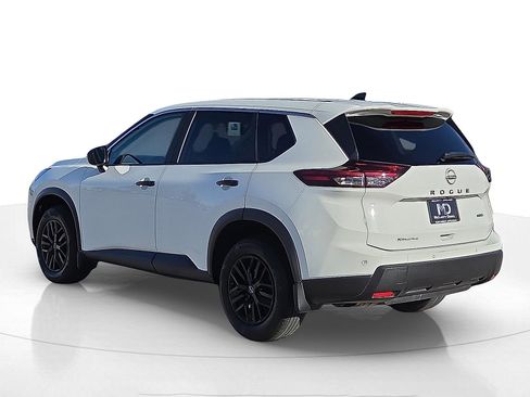 Used 2024 Nissan Rogue S image 4