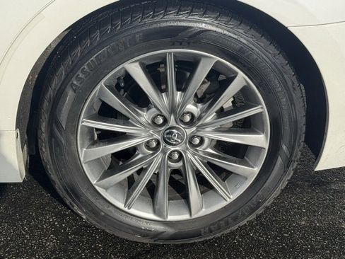 Used 2016 Toyota Avalon Limited image 50