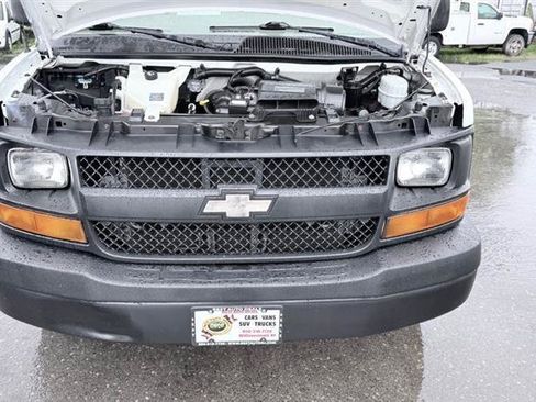Used 2011 Chevrolet Express 2500 RWD image 36