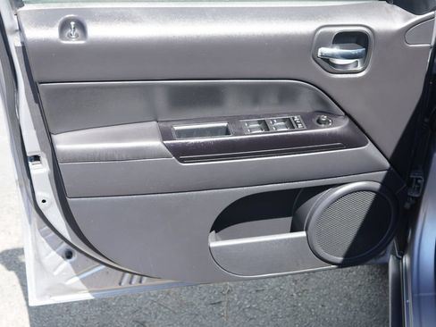 Used 2017 Jeep Patriot Sport w/ Power Value Group FWD image 9