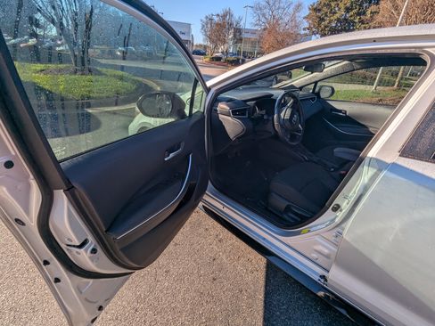 Used 2022 Toyota Corolla SE image 8