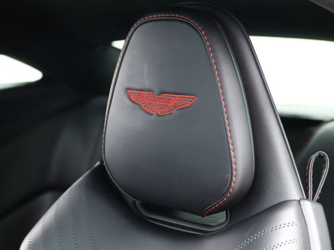 Used 2018 Aston Martin DB11 V12 RWD image 17