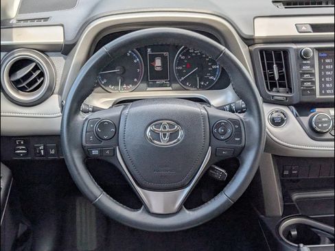 Used 2018 Toyota RAV4 XLE FWD image 12