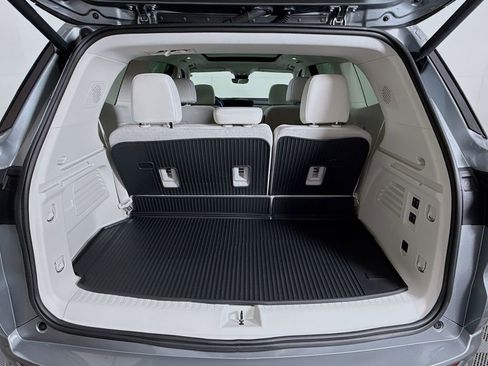 Used 2025 Buick Enclave Avenir w/ Super Cruise Package image 27