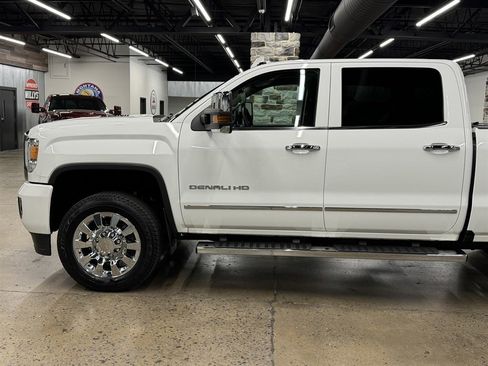 Used 2016 GMC Sierra 2500 Denali w/ Duramax Plus Package AWD/4WD image 5