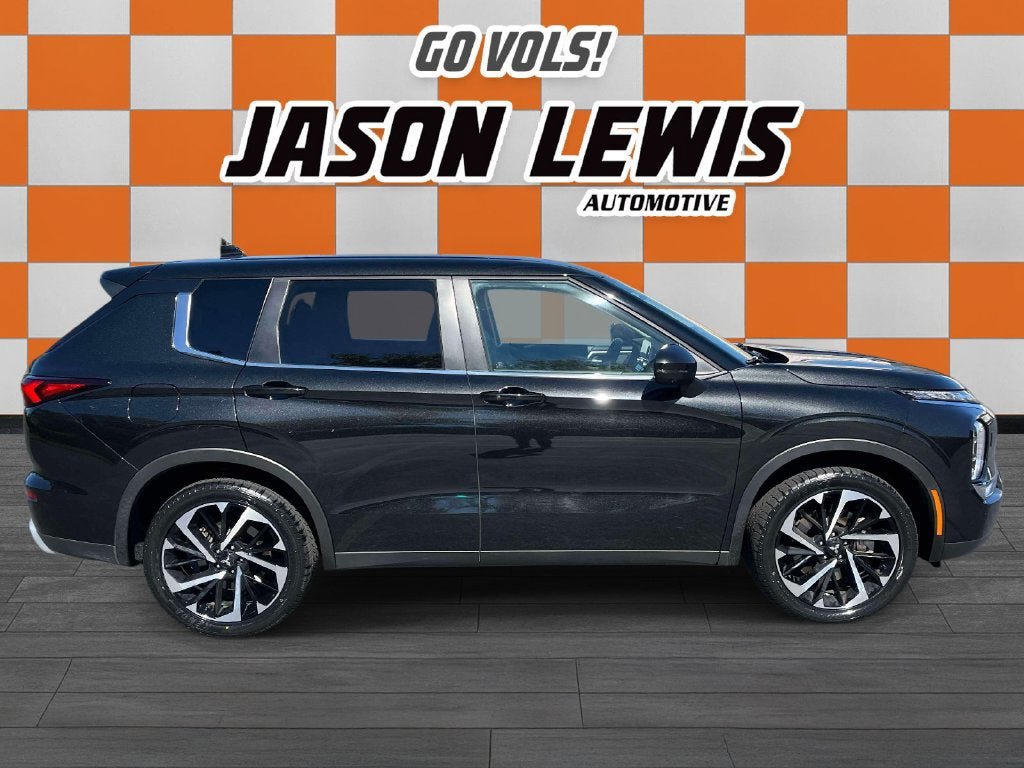 Used 2024 Mitsubishi Outlander SE AWD/4WD image 2