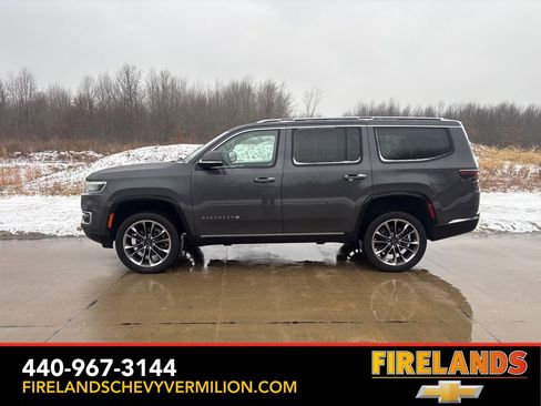 Used 2022 Jeep Wagoneer Series III w/ Premium Group I image 6