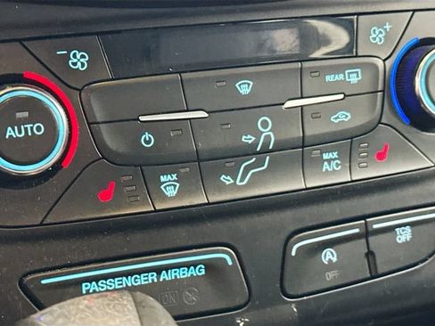 Used 2017 Ford Escape SE w/ SE Cold Weather Package AWD/4WD image 20
