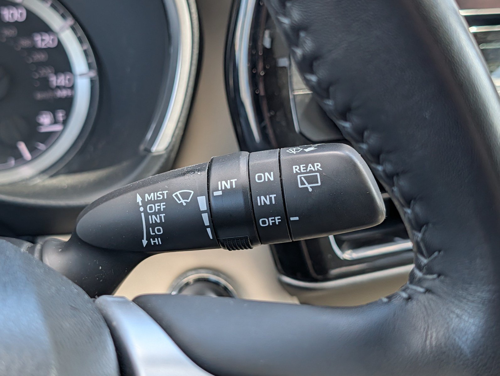 Used 2023 Toyota Highlander XLE AWD/4WD image 29