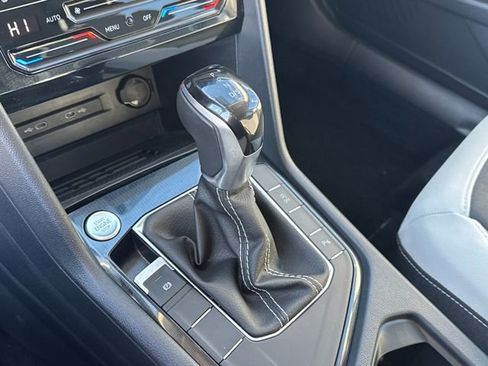 Used 2025 Volkswagen Taos SE image 13