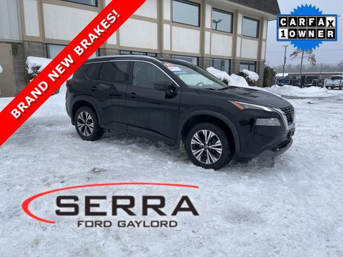 Used 2021 Nissan Rogue SV image 1