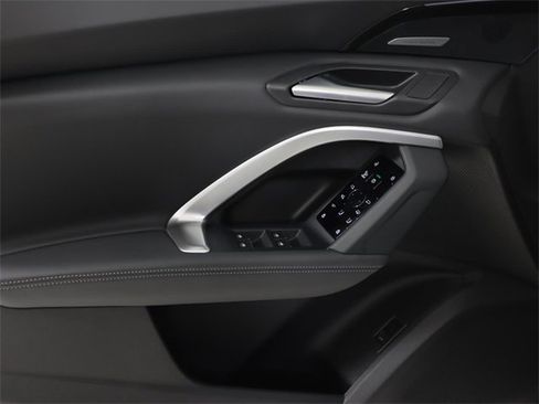 New 2025 Audi Q5 Prestige image 11