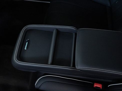 Certified 2025 Bentley Bentayga Extended Wheelbase image 26