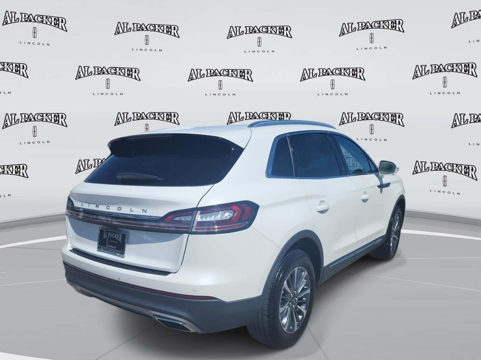 Used 2023 Lincoln Nautilus FWD image 5