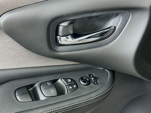 Used 2024 Nissan Murano SV AWD/4WD image 15