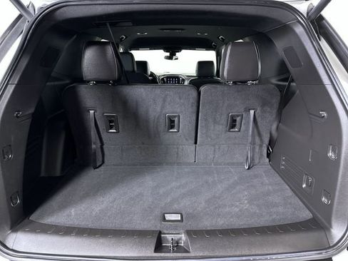 Used 2023 Chevrolet Traverse LT FWD image 26