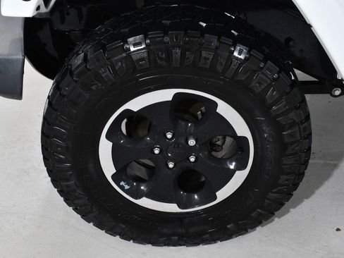 Used 2014 Jeep Wrangler Unlimited Sahara image 24