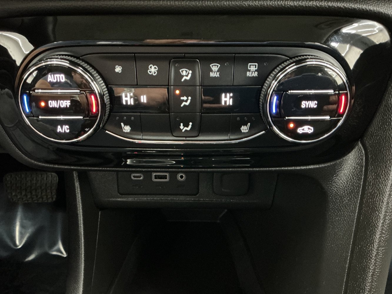 Used 2021 Buick Encore GX Select FWD image 35