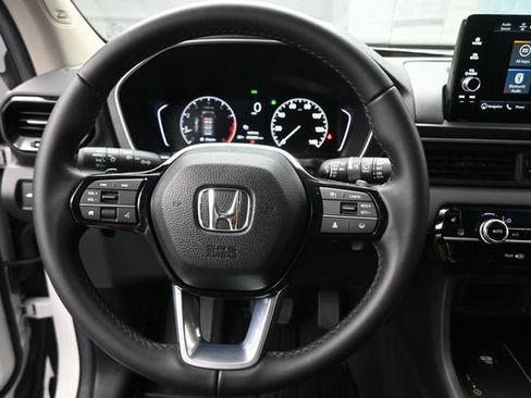 Certified 2025 Honda Pilot Touring image 28