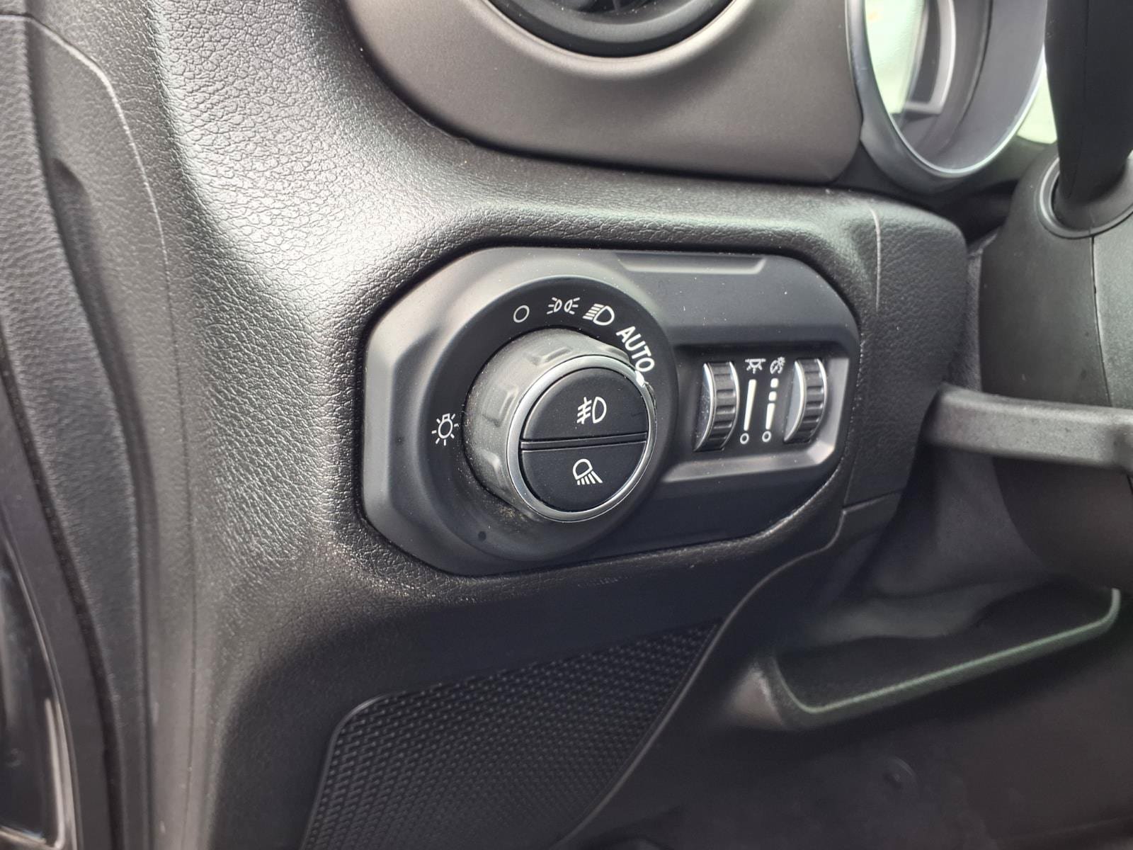 Used 2021 Jeep Gladiator Sport AWD/4WD image 19
