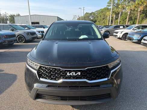Certified 2023 Kia Sorento LX FWD image 2