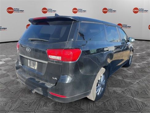 Used 2018 Kia Sedona LX image 4