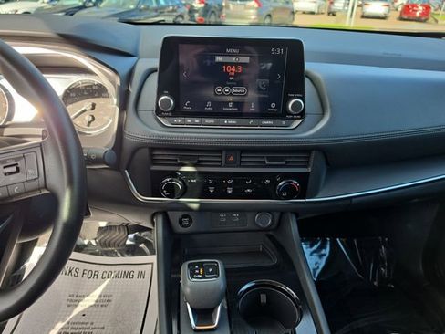Used 2024 Nissan Rogue S AWD/4WD image 17