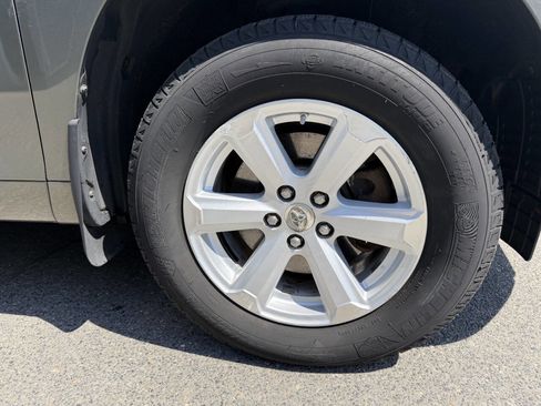 Used 2010 Toyota Highlander SE image 14