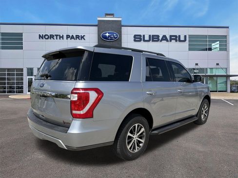 Used 2020 Ford Expedition XLT RWD image 3