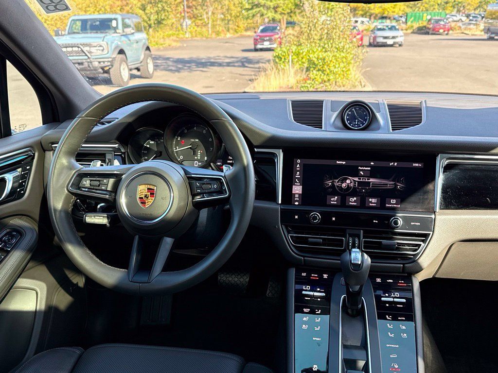 Used 2022 Porsche Macan AWD/4WD image 28