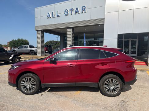 Used 2023 Toyota Venza Limited AWD/4WD image 8